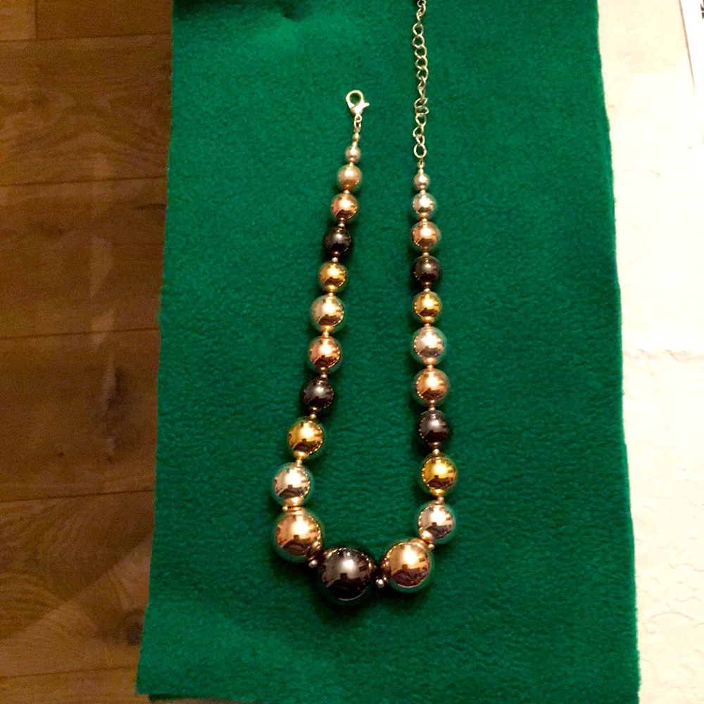 Necklace metal balls